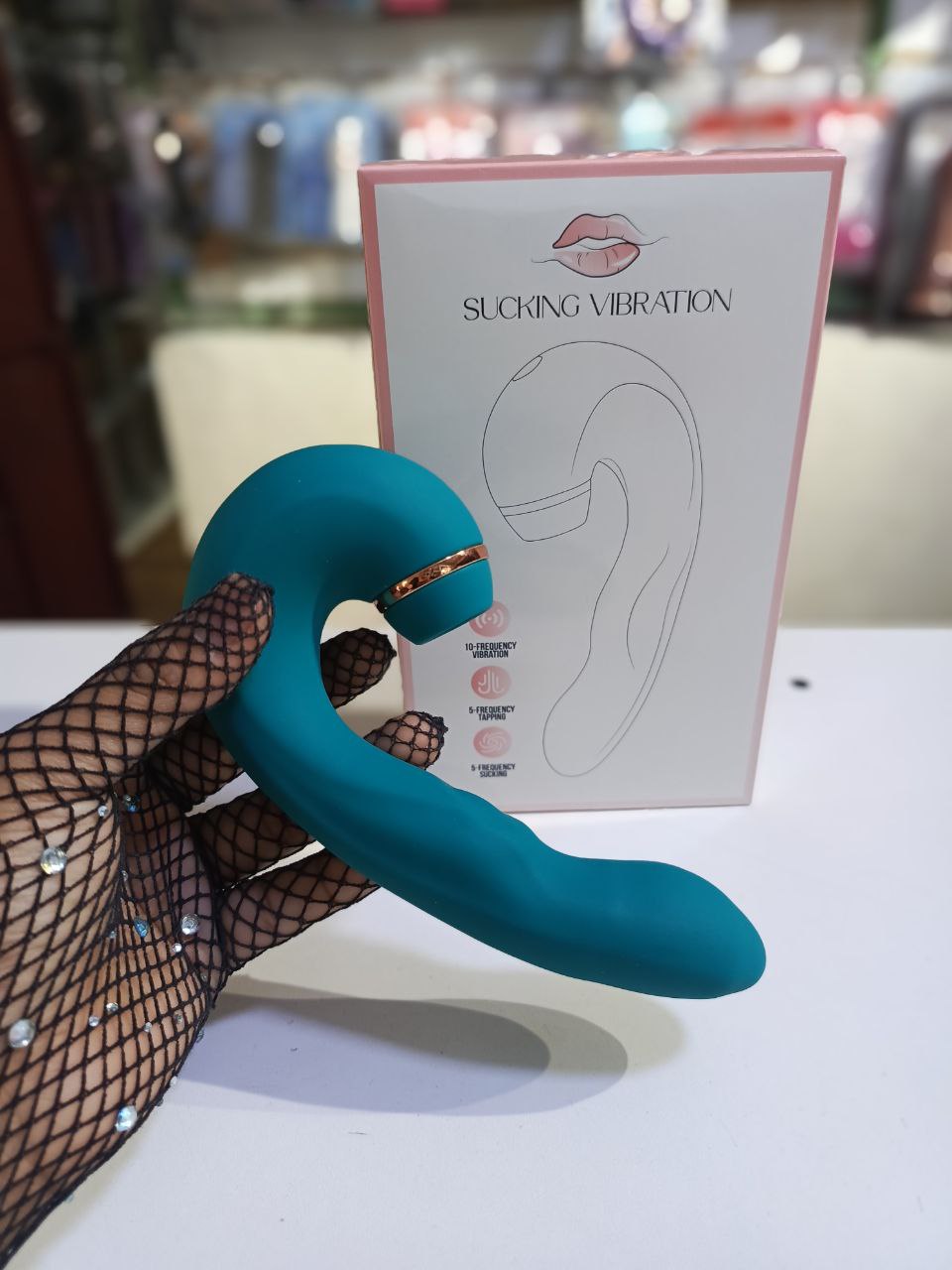 Dildo Vibrador Succionador “Mike”